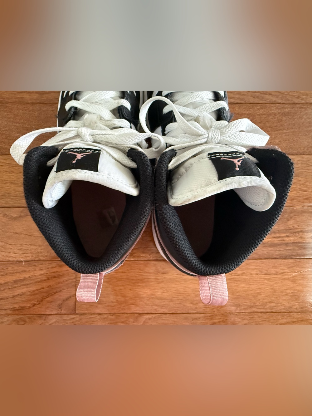KID’S AIR JORDAN RETRO 1 MID CASUAL SHOES - Picture 4 of 10
